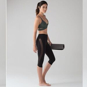 Lululemon Sun Setter Crop (17")
Black